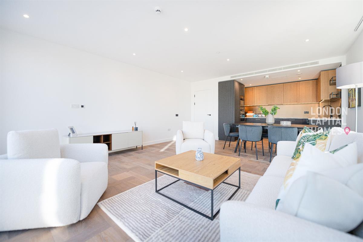 3 bed property in 2 Merino Gardens, London